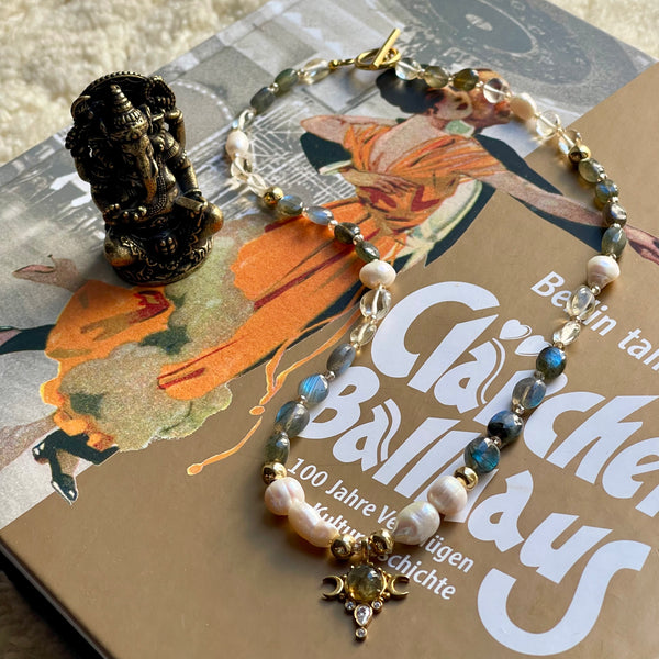 Intuitive Glow: Labradorite, Clear Citrine, Pearl