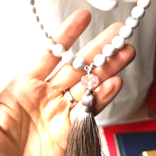 Howlite Mala Beads, Hamsa Charm, Yoga Necklace, Yoga Schmuck, 108 Mala
